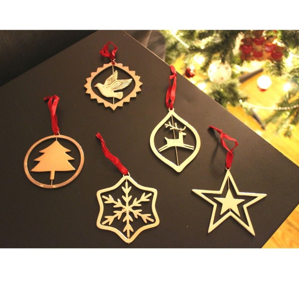 NEW - Christmas 5 Piece Spinning Ornaments